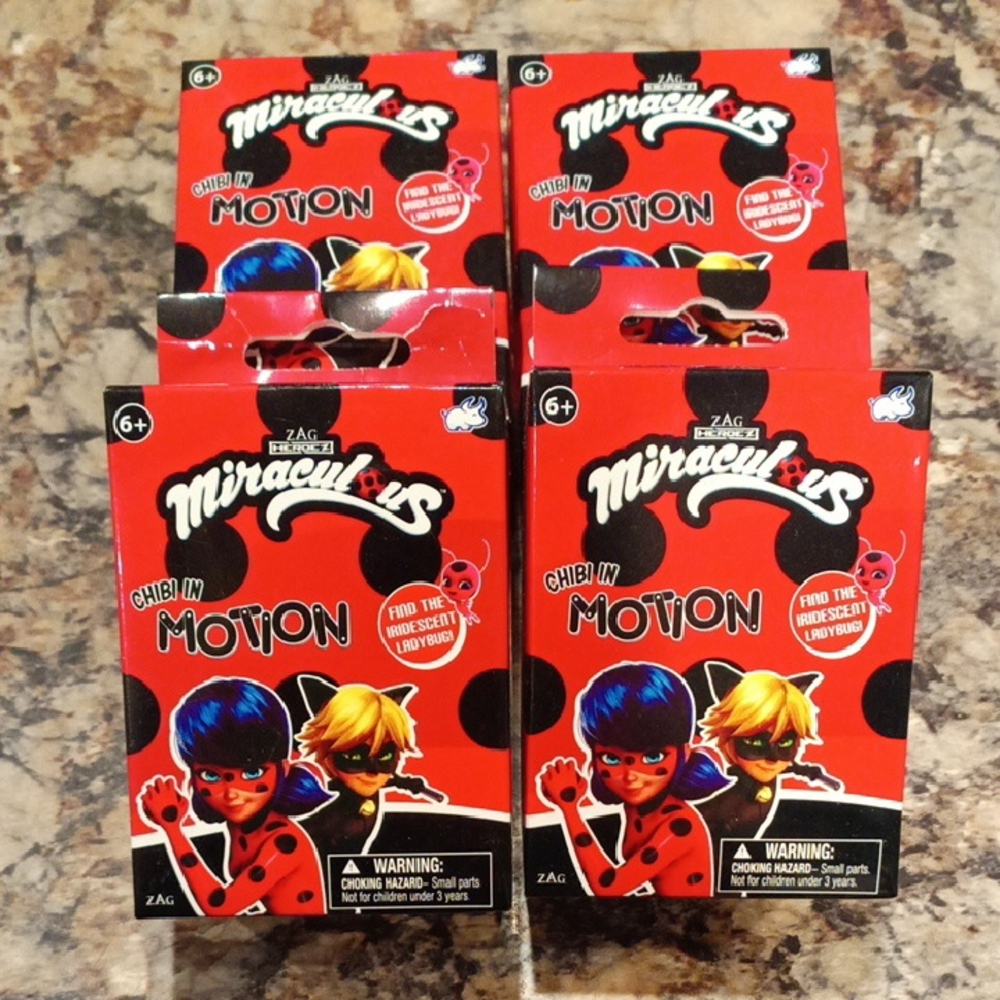 Chibi in Motion Toy Set - Red and Black